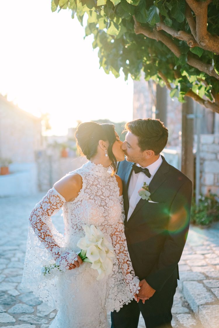 04 manif couple kissing 750240928ΚΑ 1110