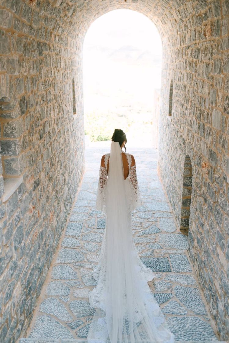 06 manif bride arch back 750 image00126