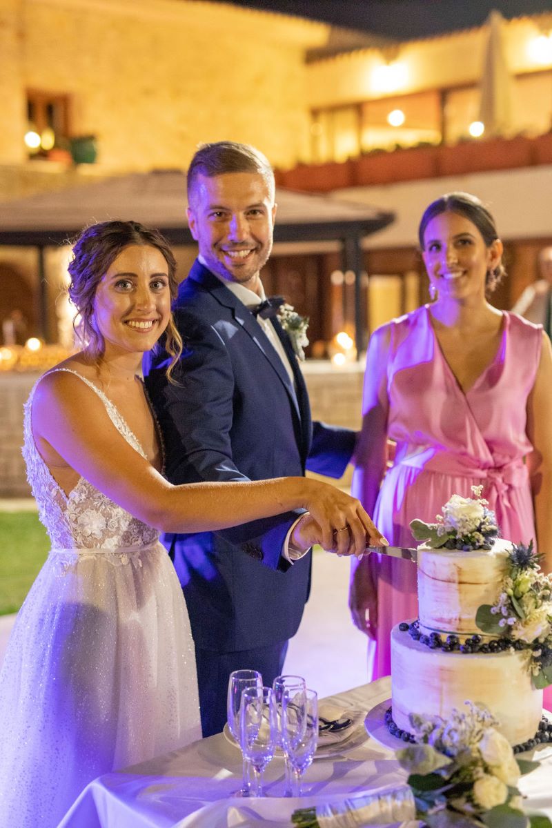 RAP COUPLE CUTTING CAKE