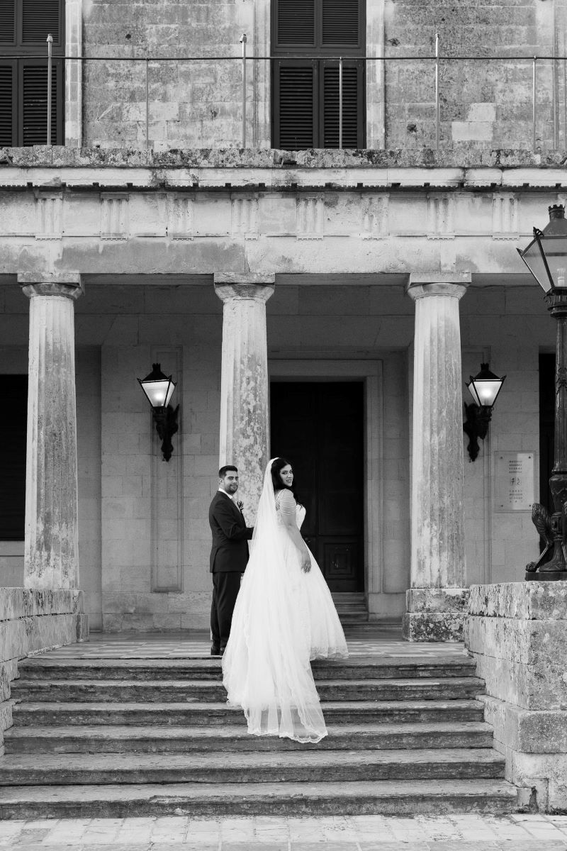 REP 04 COUPLE ON MON STEPS BACK TURNED