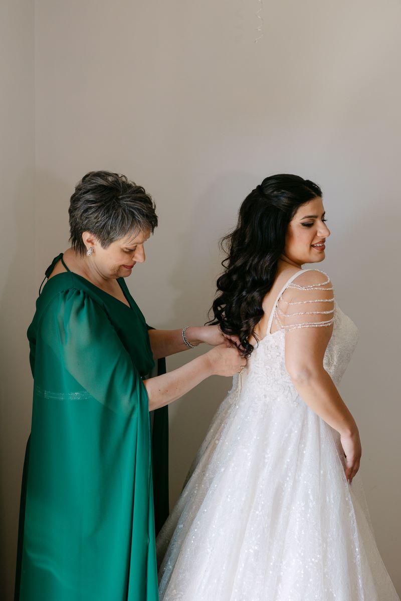 REP 13 MOM BUTTONS UP BRIDE