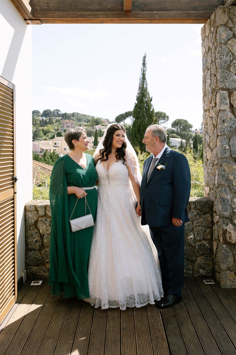 bride with parents 800