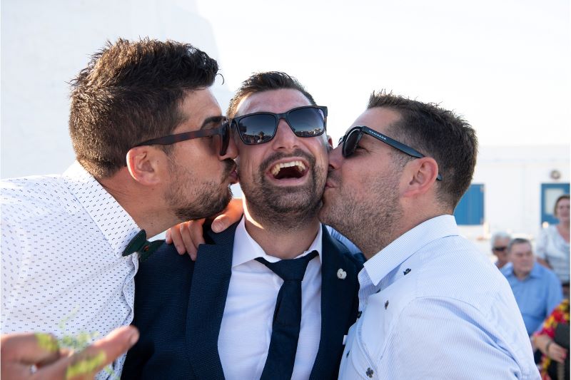 VOG 10A BOYS KISS GROOM