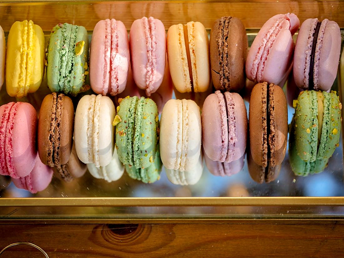 WIW 00 MACARONS CLOSEUP 1100X825L