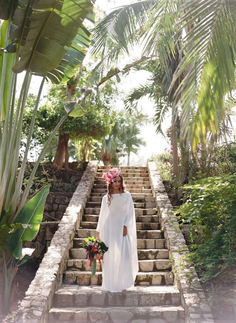 costa rica FIN 800 bride on steps 217635 2