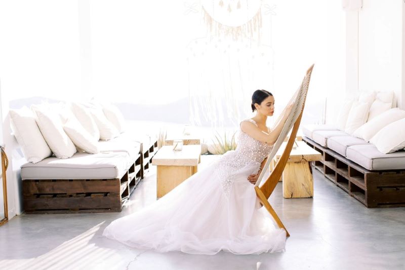 ios club bride vy trop chaise 38 ios island tropical chic wedding websize 1