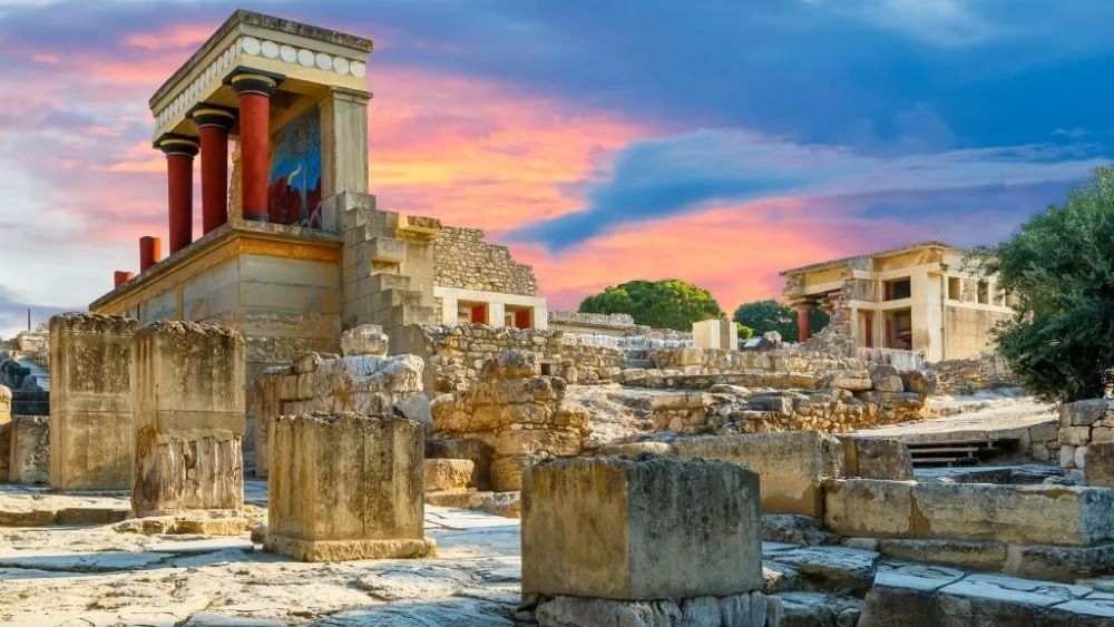 knossos palace at crete greece 1000x576 1