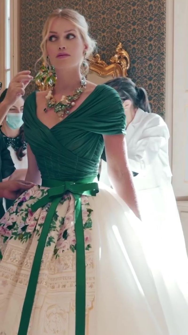 lady kitty spencer green and white floral800 0 The FIVE dazzling dresses Lady Kitty Spencer wore at her wedding revealed