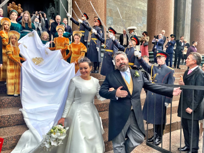 romanov wedding 799 coming down stairs