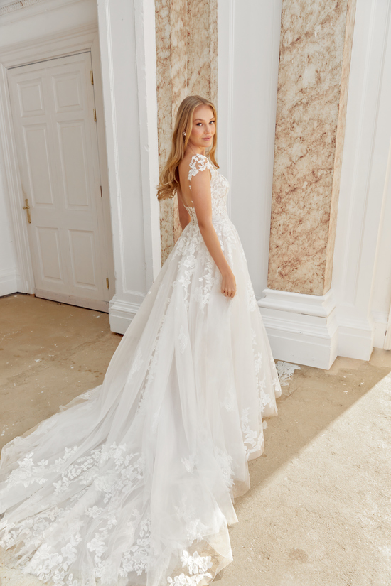 44543 FB Sincerity Bridal 18