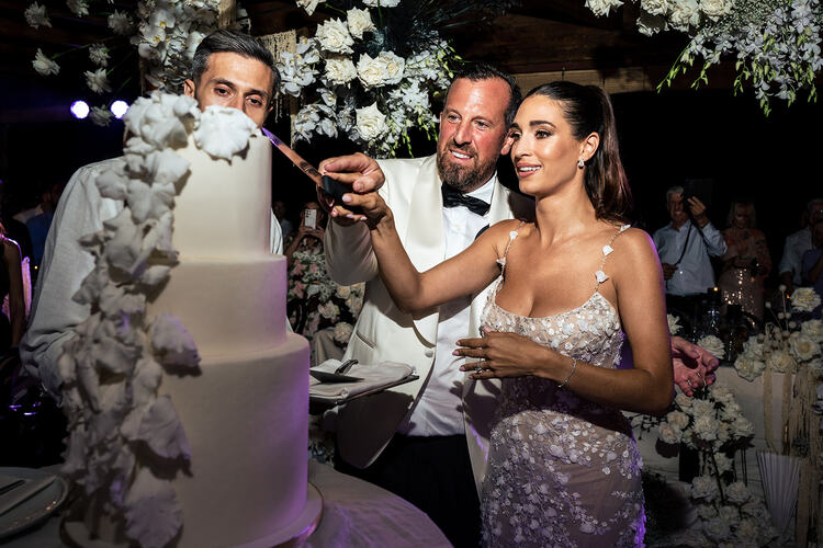AD 10 CAKE CUT