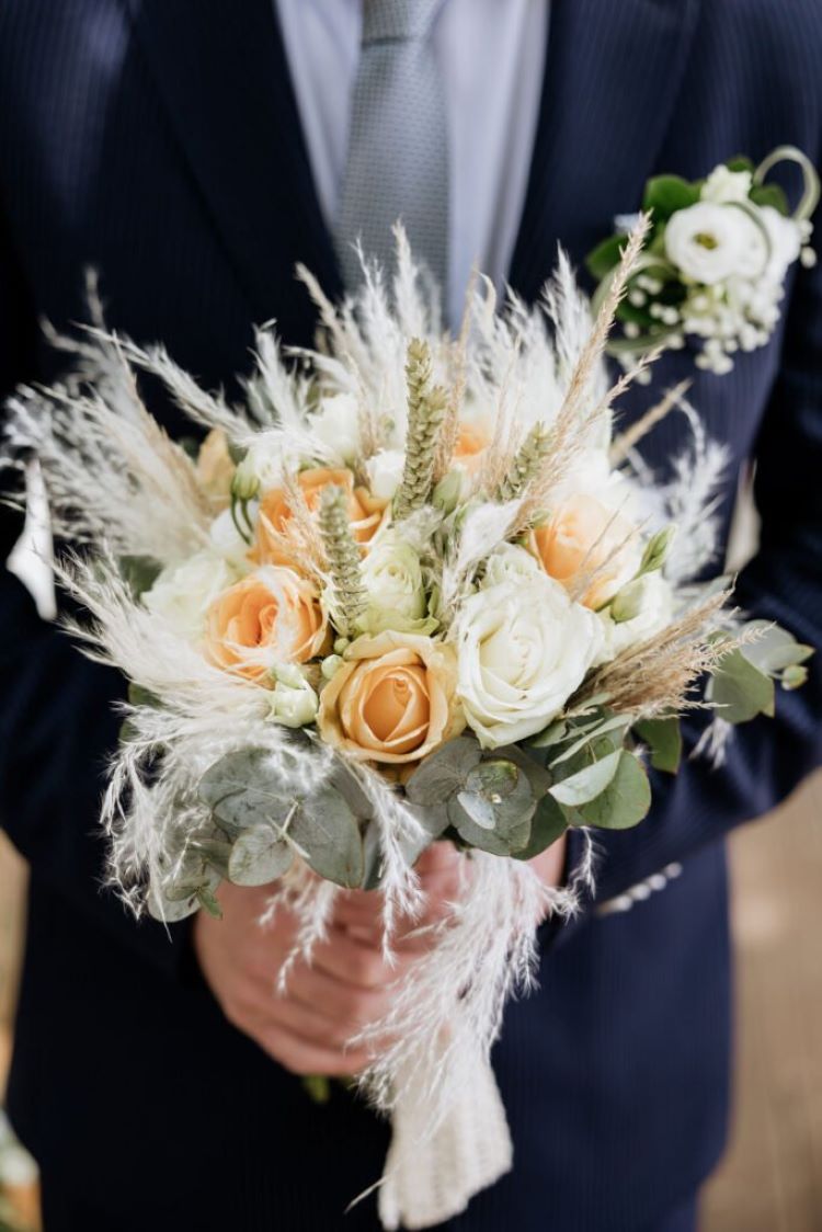XENIA PAROU 01AAA GROOM BOUQUET